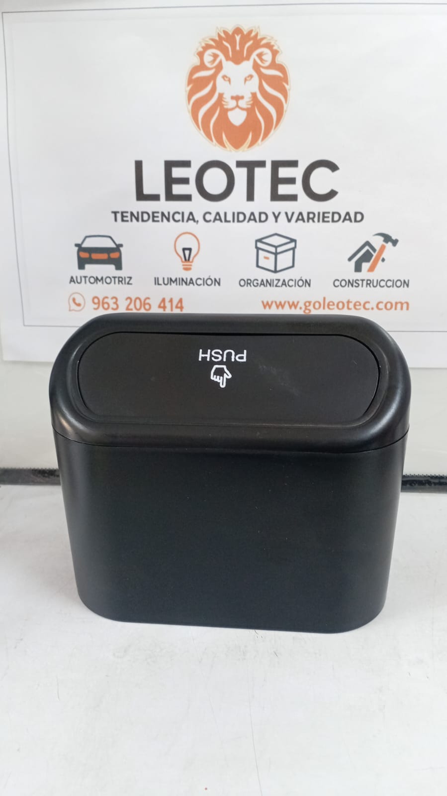 Tacho de basura para vehículo con tapa push